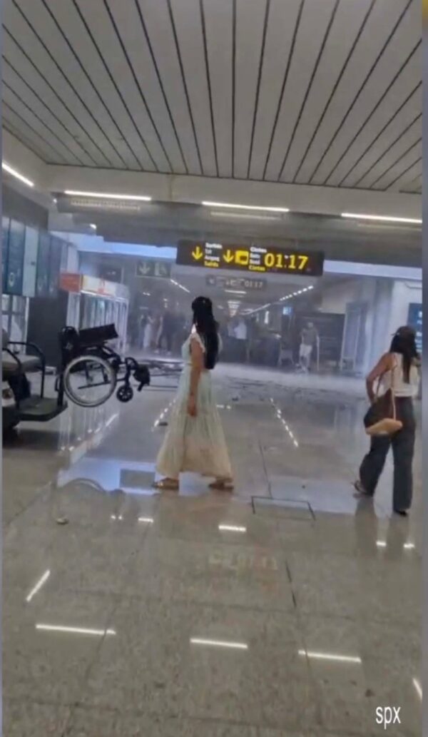 LIVE: Roof Collapse at Majorca Airport – Glass Falls onto Arrivals Area at Palma’s Son Sant Joan 1 LIVE: Roof Collapse at Majorca Airport – Glass Falls onto Arrivals Area at Palma’s Son Sant Joan