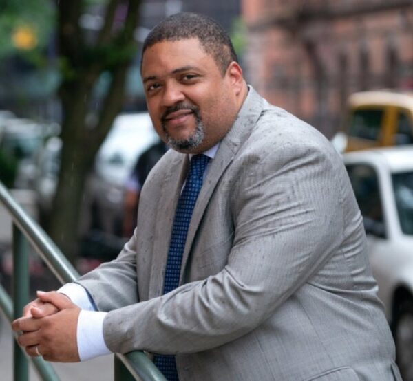 BREAKING: Manhattan DA Alvin Bragg Wins Democratic Primary in Reelection Bid 1 Alvin Bragg