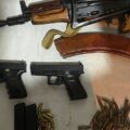 بالصور: الجيش يداهم منازل مطلوبين في عدة مناطق ويوقف 7 أشخاص ويضبط أسلحة وذخائر