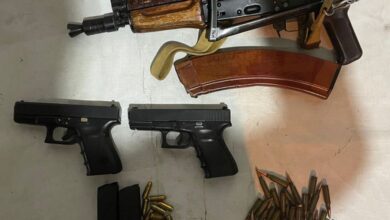 بالصور: الجيش يداهم منازل مطلوبين في عدة مناطق ويوقف 7 أشخاص ويضبط أسلحة وذخائر