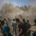 بريطانيا "تضغط على ترامب لإنهاء المعاناة في غزة"، و14 وفاة جديدة جرّاء الجوع وسوء التغذية بينهم طفلان