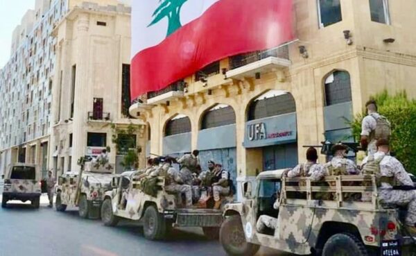 لبنان بين شدّ الحبال الإقليمي ورسائل الداخل: اختراقات حذرة أم هدنة مؤقتة؟ 1 صورة أرشيفية لدوريات للجيش اللبناني في وسط بيروت (محمود الطويل)