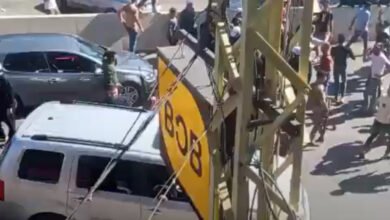 بالفيديو.. دروز يقطعون طريق صوفر: "بالروح بالدم نفديكِ يا سويداء"