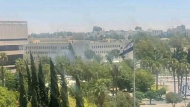 بالصورة: غارة تستهدف وزارة الدفاع في دمشق