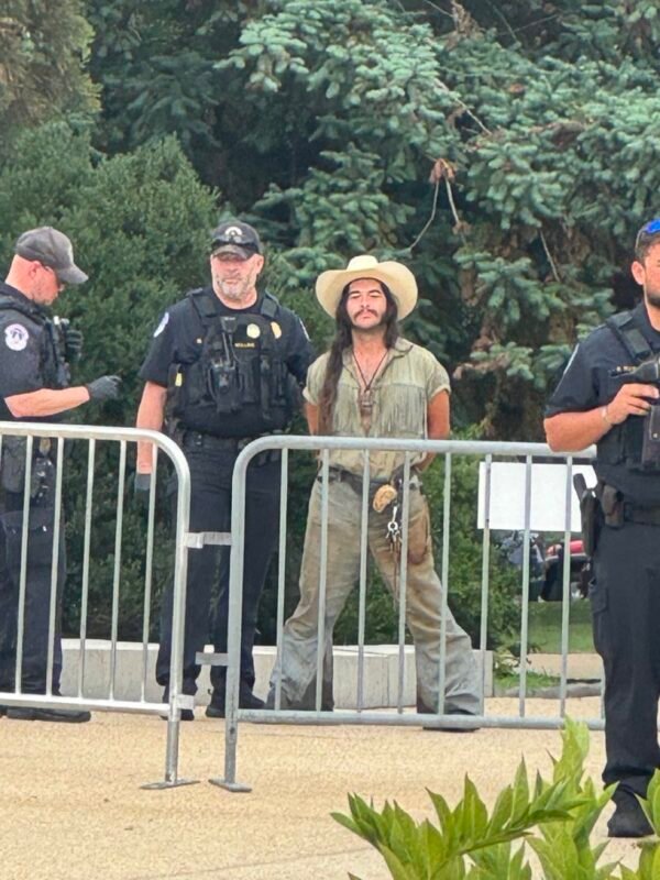 PHOTO: U.S. Capitol Police has detained a man with guns 1 PHOTO: U.S. Capitol Police has detained a man with guns