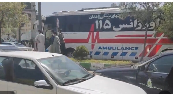 بالفيديو: هجوم مسلّح على محكمة في زاهدان يُسفر عن 5 قتلى على الأقل وإصابة العشرات 1 بالفيديو: هجوم مسلّح على محكمة في زاهدان يُسفر عن 5 قتلى على الأقل وإصابة العشرات