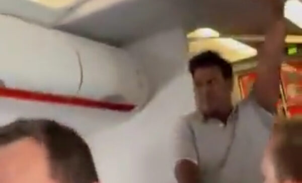 Video: EasyJet Emergency as Passenger Subdued After Threats on London to Glasgow Flight 1 EasyJet emergency