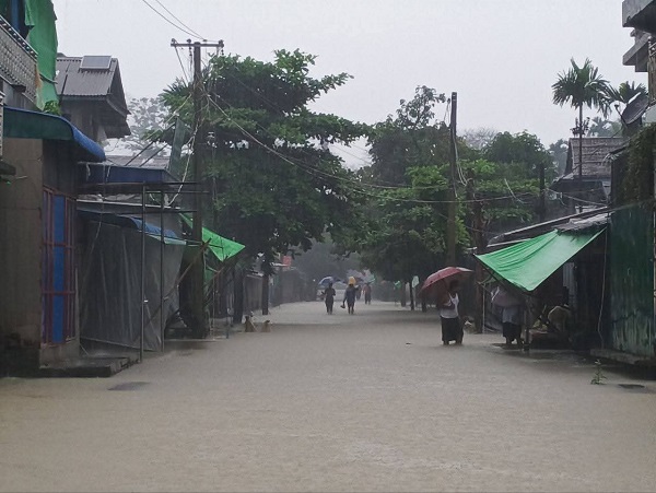 Flood Alert: Thaungin River Overflows in Myawaddy, Forcing Evacuations 1 Thaungin River