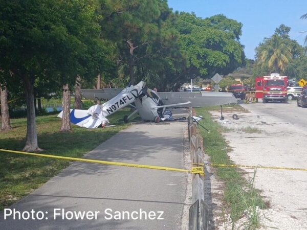 Small Plane Crashes Into Vehicle in Lake Worth, Florida, Leaving Several Injured 2 Small Plane Crashes Into Vehicle in Lake Worth, Florida, Leaving Several Injured