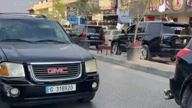بالفيديو: سيارات للسوريين في سعدنايل باتجاه زحلة حملت أعلام "لا اله الا الـله"