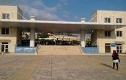 توقيف طلاب كويتيين أمام مجمع الحدث بعد تخلفهم عن التحقيق في قضية تزوير علامات في كلية الحقوق 1 توقيف طلاب كويتيين أمام مجمع الحدث بعد تخلفهم عن التحقيق في قضية تزوير علامات في كلية الحقوق