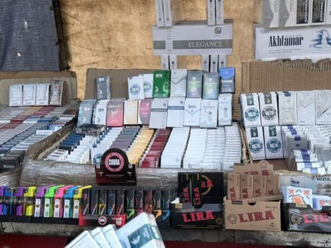 بالصور: الريجي تتحرك مجددًا.. مصادرة تبغ وسجائر مهرّبة في بيروت 1 الريجي