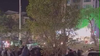 تضارب وتكسير سيارات في صيدا بسبب مسيرة مرتبطة بسقوط النظام السوري