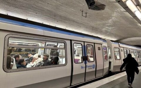 Un suspect interpellé après une attaque au couteau dans le métro parisien
