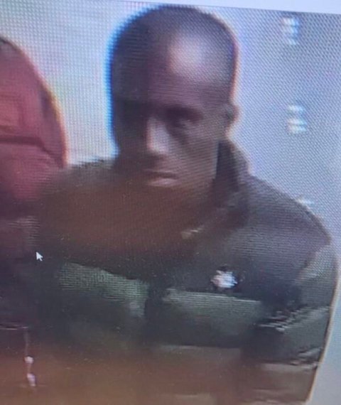 PHOTO : Suspect lié aux attaques au couteau dans le métro parisien