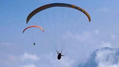 بالفيديو: رياح قوية كادت تتسبب بكارثة.. والوزارة تتابع ملف الطيارين الشراعيين 7 بالفيديو: رياح قوية كادت تتسبب بكارثة.. والوزارة تتابع ملف الطيارين الشراعيين