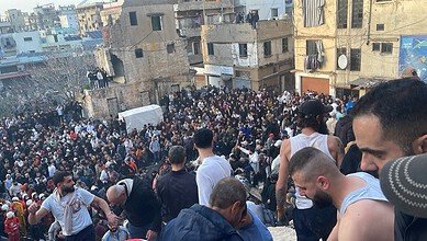 إنقاذ ثلاثة أشخاص أحياء من تحت أنقاض باب التبانة