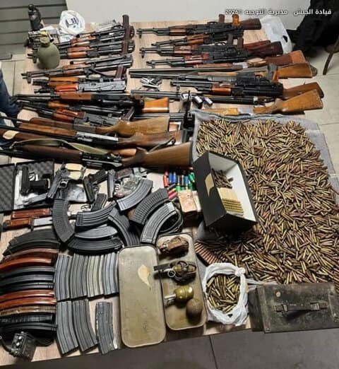 حملة للجيش في بعلبك وبعبدا تُسفر عن توقيفات وضبط أسلحة