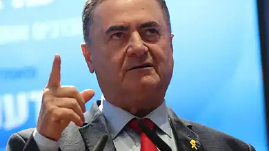 وزير الدفاع الإسرائيلي: نعيم قاسم يلعب بالنار وسيحرق لبنان بأكمله