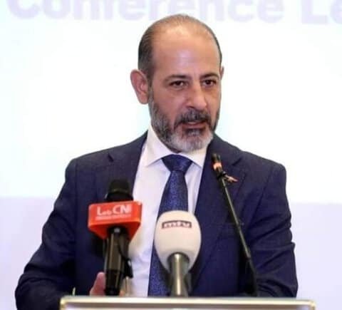 مراد: الحزب فصيل إيراني فاقد للشرعية.. وعلى الرئاسة المضي بقطار السلام برعاية ترامب