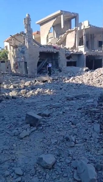 بالصور: الطيران الاسرائيلي دمر ساحة بلدة الدوير واستهدف دراجة نارية