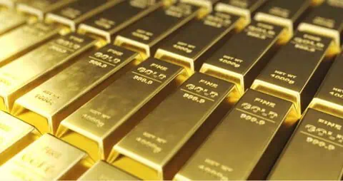 ارتفاع أسعار الذهب وتراجع النفط