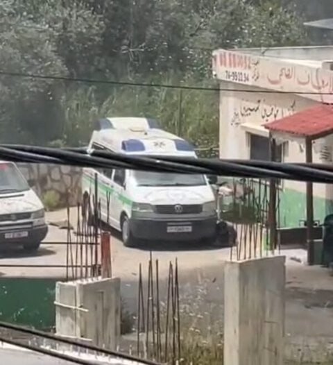 بالفيديو: غارة استهدفت سيارة لجمعية الرسالة في القصيبة