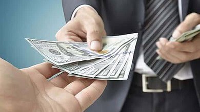 هجمة عقارية تثير تساؤلات حول مصادر الأموال والشارين