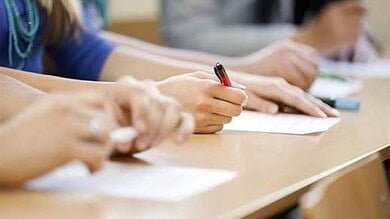 طرح اقتراح لإلغاء الامتحانات الرسمية في جلسة تشريعية مرتقبة