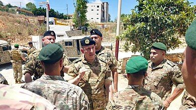 بالصور: قائد الجيش يتفقد الوحدات المنتشرة في النبطية والجنوب