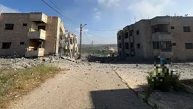 بالصور: غارتان قويتان استهدفتا مبنيين في دير الزهراني