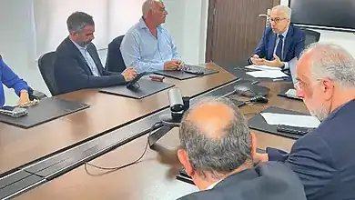 وزير الاقتصاد يدعو إلى خفض أسعار السلع تماشياً مع تراجع كلفة المحروقات