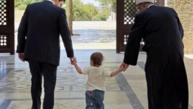 ظهور عائلي لافت… الأمير الحسين يوثق لحظاته مع ابنته داخل المسجد