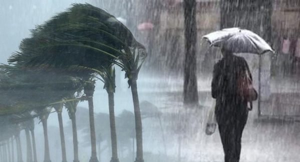 برق ورعد وأمواج هائجة.. منخفض جوي يؤثر على لبنان