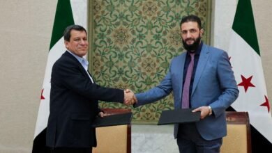الرئيس أحمد الشرع ومظلوم عبدي، القائد السابق لقوات سوريا الديمقراطية المنحلة