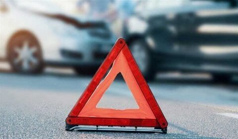 حادث سير عند مستديرة العدلية.. وسقوط جريح