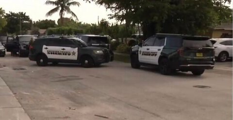 Heavy police presence shuts down street in Fort Lauderdale, Florida