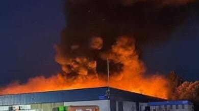 Harwich Warehouse Fire: Huge Blaze Sends Thick Smoke Across Essex as Residents Told to Shut Windows