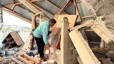 Businesses reopen after eastern Indonesia earthquake displaced thousands