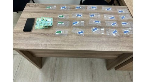 بالجرم المشهود.. توقيف سوري وضبط أكياس مخدرات بحوزته على طريق المطار