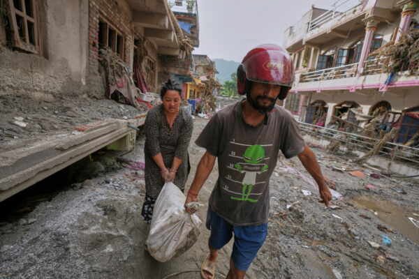 Nepal-China flood survivors reach safe areas as families await news of nearly 3,000 missing 1 Nepal-China flood survivors reach safe areas as