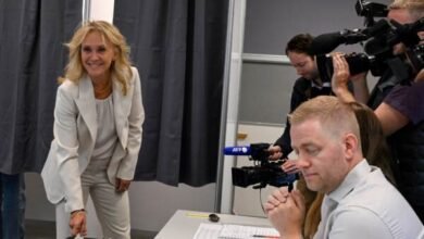 Voting closes in Iceland’s knife-edge EU referendum 3 Voting closes Iceland’s