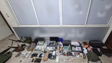 بالفيديو الجيش يداهم: بالفيديو: الجيش يداهم منازل مطلوبين في بعلبك ويضبط مخدرات وأسلحة ومعملًا لتزوير العملات