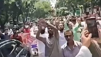 32 Awami League