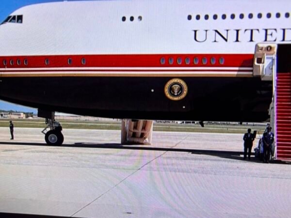 Video: Trump’s Dallas Departure Delayed After Air Force One Evacuation Slide Deploys 1 Video: Trump’s Dallas Departure Delayed After Air Force One Evacuation Slide Deploys