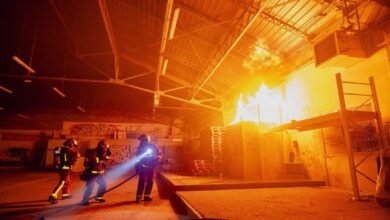 Incendie d’entrepôt Alfortville: Incendie d’entrepôt à Alfortville: deux véhicules en feu, les pompiers mobilisés