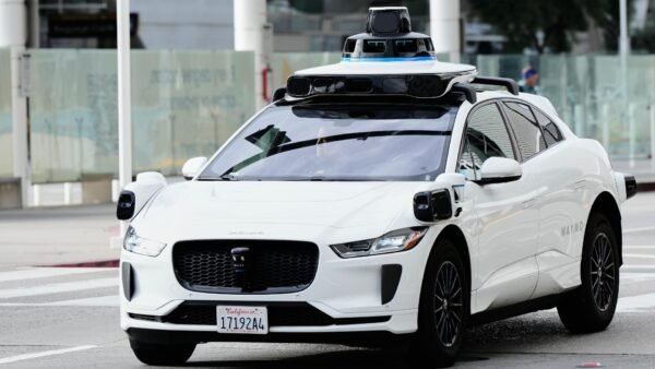 Waymo Car Pulls Itself Over in San Francisco After Detecting Juveniles With Gun, Police Say 1 Waymo Car Pulls Itself Over in San Francisco After Detecting Juveniles With Gun, Police Say