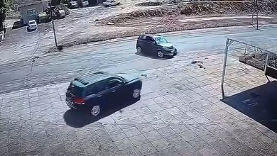 بالفيديو: أمام محطة الوردية في العقيبة.. نجاة السائق بأعجوبة 13 بالفيديو أمام محطة: بالفيديو: أمام محطة الوردية في العقيبة… نجاة السائق بأعجوبة