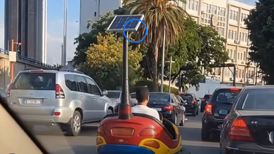 بالفيديو: بالتزامن مع ارتفاع أسعار المحروقات.. سيارة ملاهي تعمل بالطاقة الشمسية تجوب شوارع بيروت
