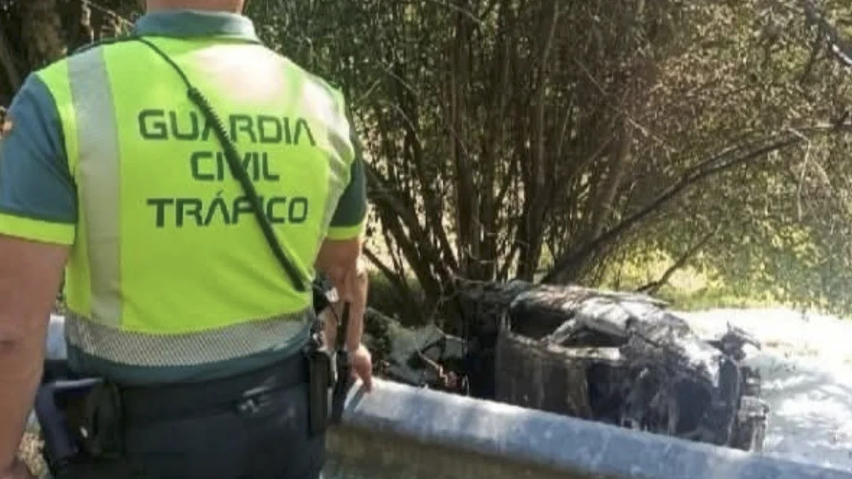 À seulement 20 ans, la copilote Soraya Barreiro décède dans l'incendie de sa voiture, après un terrible accident lors du rallye de Villa de Llanes 1 À seulement 20 ans, la copilote Soraya Barreiro décède dans l'incendie de sa voiture, après un terrible accident lors du rallye de Villa de Llanes